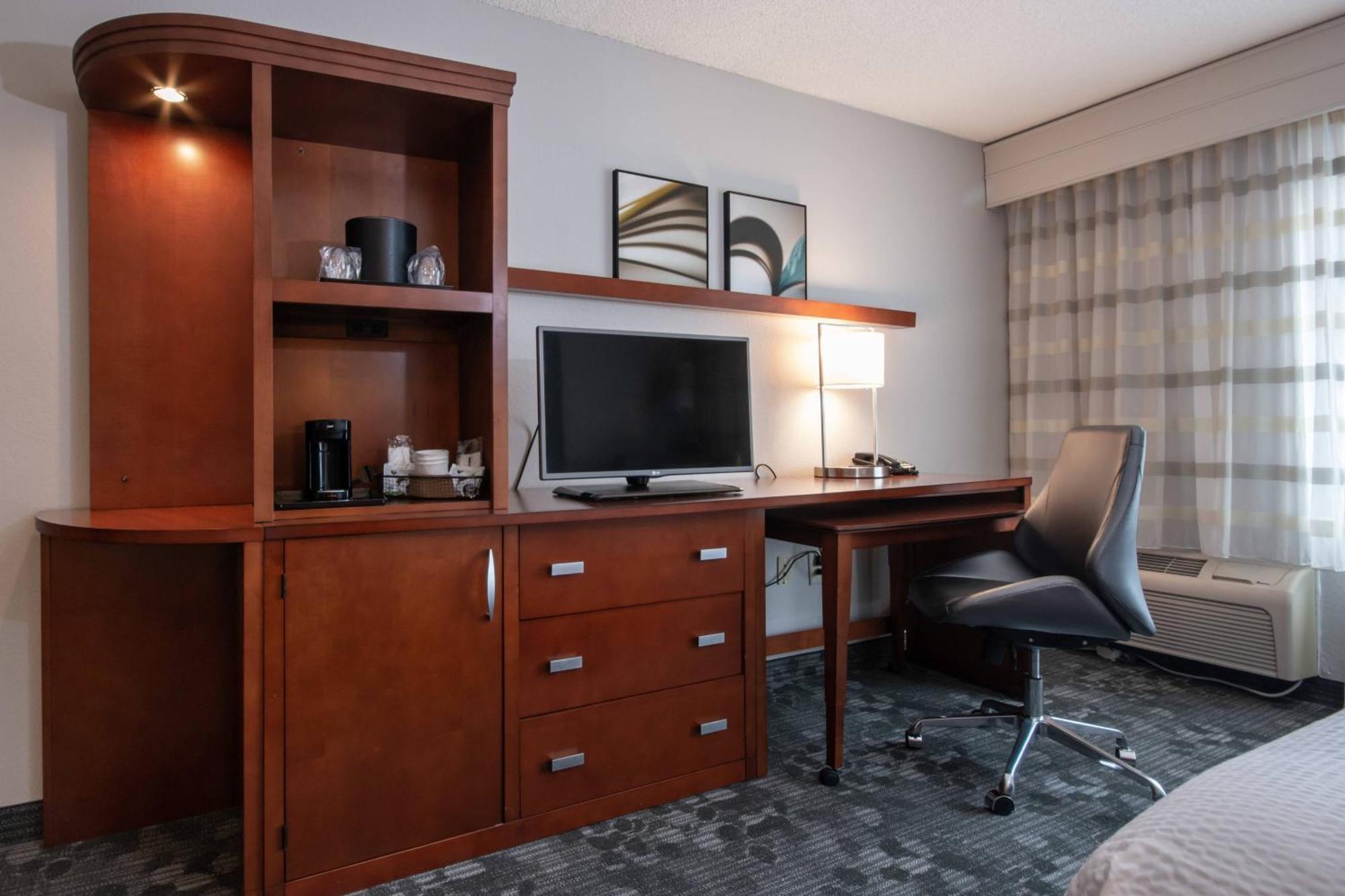 Courtyard By Marriott Charlotte Lake Norman Huntersville Eksteriør bilde